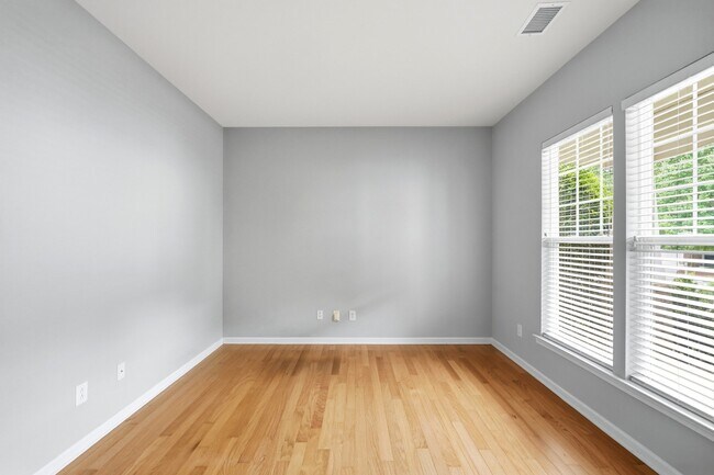Foto del edificio - 2147 Ashley River Rd