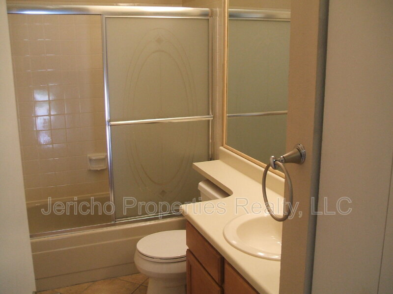 Building Photo - 1250 S Flower Cir