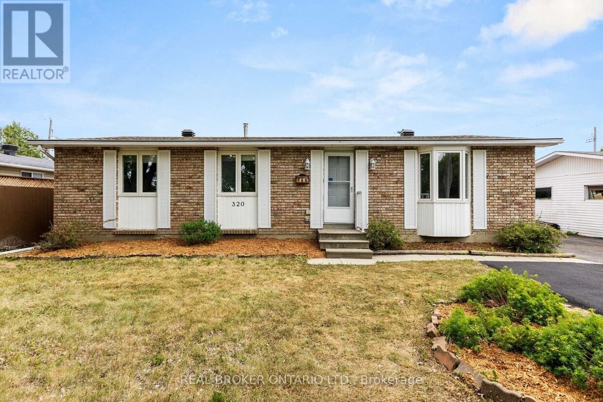 Photo principale - 320 Reynolds Dr
