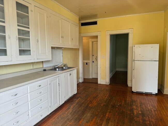 Building Photo - 324 N 3rd Ave