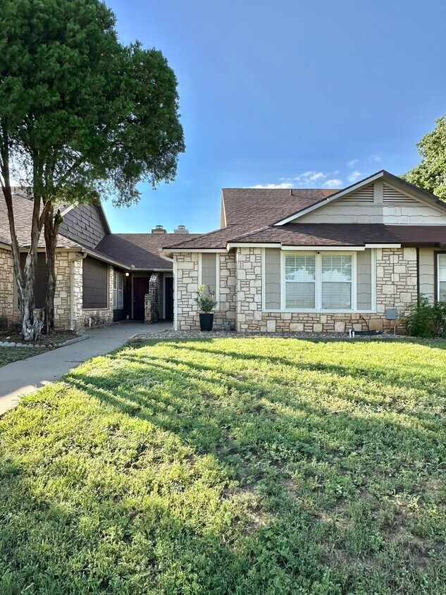 Foto principal - COMING SEPTEMBER 2025 - Updated 3 Bedroom ...