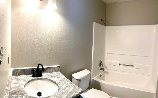 Building Photo - 2405 Purple Canyon Dr SW