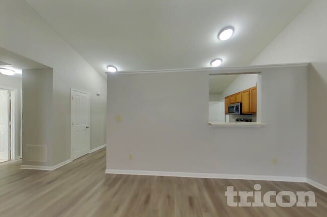 Building Photo - 8623 Robin Run Way