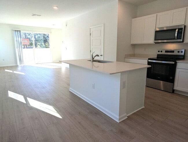 Building Photo - BRAND NEW 3 Bedroom, 2.5 Bath Townhome located on the Westside - CLOSE TO NAS JAX, RESTAURANTS, S...