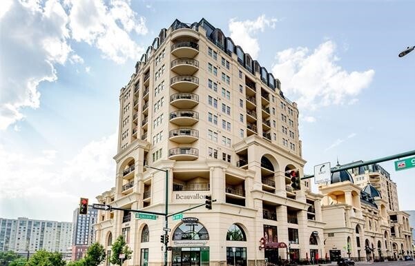 Building Photo - 925 N Lincoln St