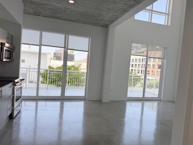 Building Photo - Cynergi Lofts at Wynwood
