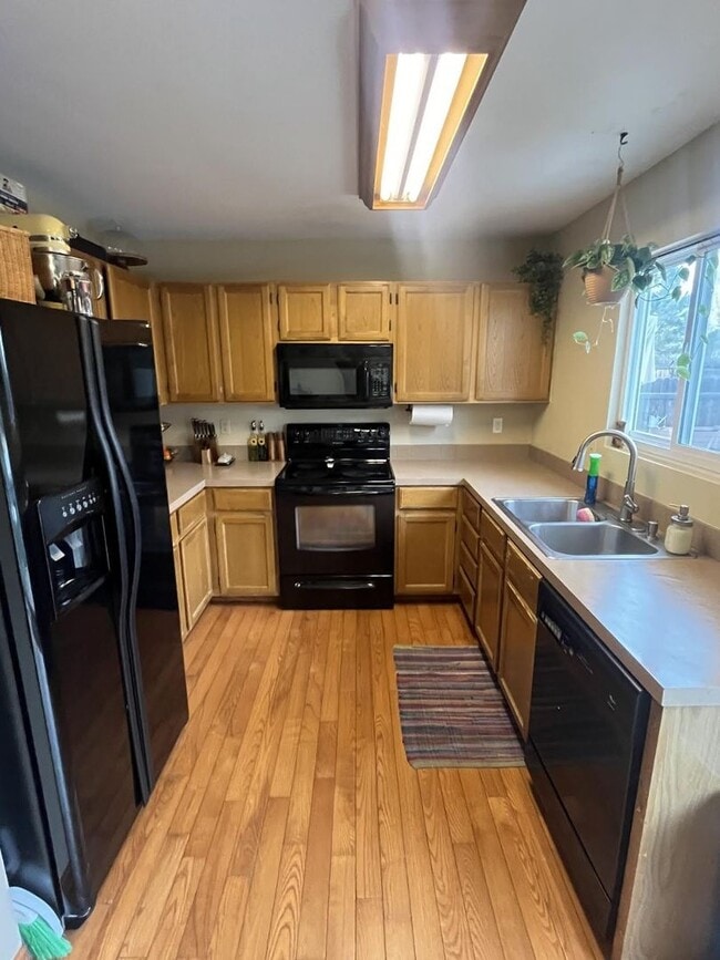 Foto del edificio - Bright 2 Bed, 2 Bath Home with Garage & Fenced Yard in Fort Collins