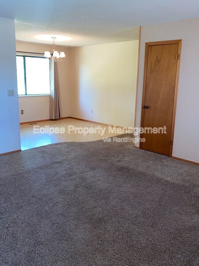 Foto del edificio - 3178 Nathan Ave