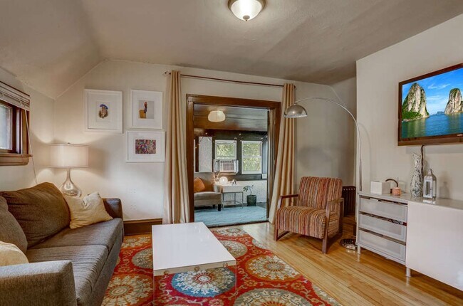 Foto del edificio - 3113 Harriet Ave
