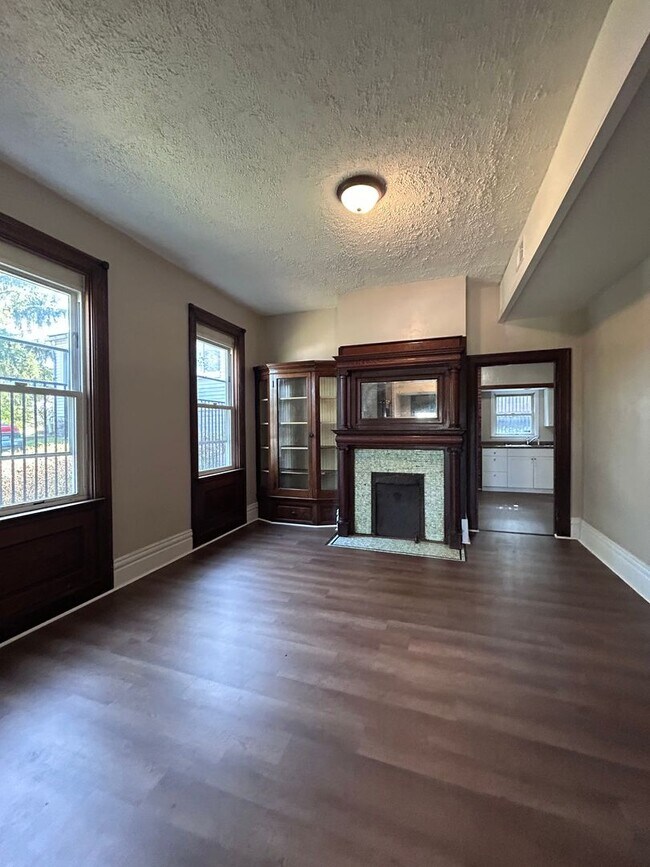 Foto del edificio - Large 4 Bedroom 1 Bathroom House (Marshall...