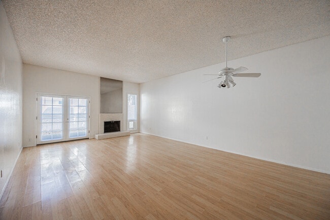 Building Photo - 2606 E Windsor Ave