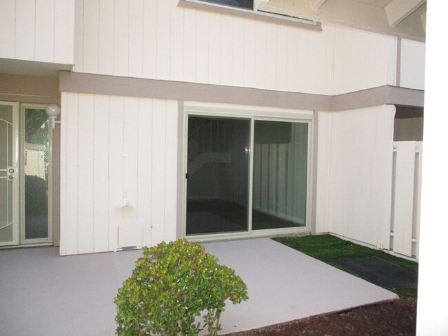 Building Photo - Rancho Bernardo 3 bedroom 2.5 bath Spaciou...