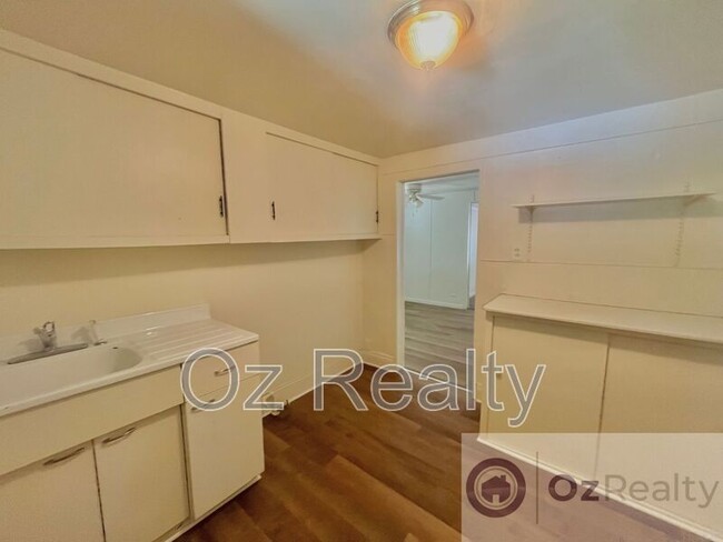Foto del edificio - 3237 Maple St