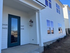 Building Photo - 3433 Southern Wy