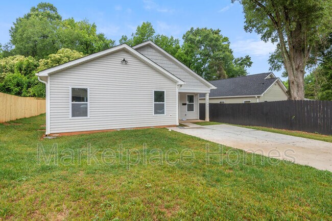 Foto del edificio - 4509 Wildwood Ave