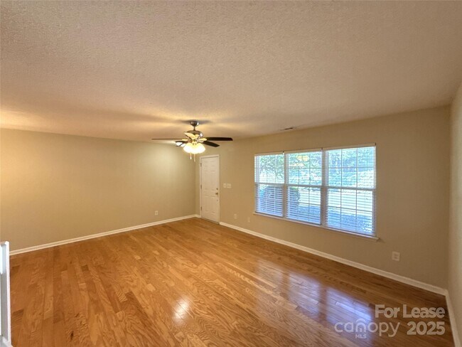 Foto del edificio - 10879 Holly Ridge Blvd