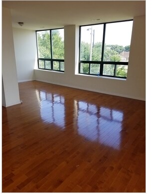 Building Photo - 2451 W Howard St