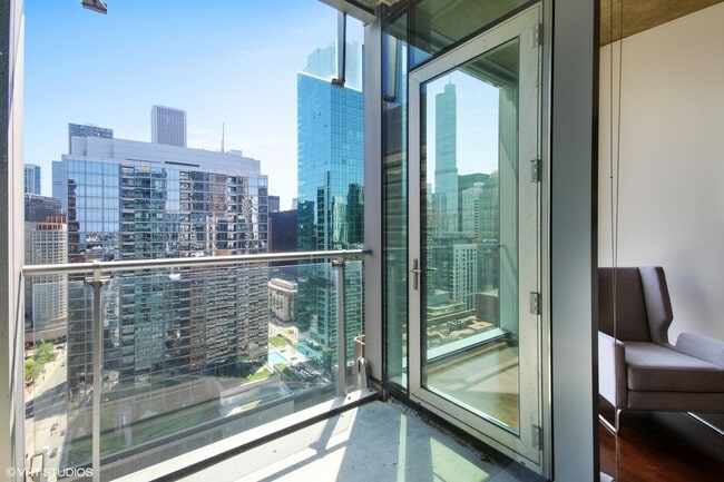 Foto del edificio - 600 N Fairbanks Ct