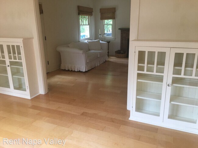 Building Photo - 1628 Hillview Pl