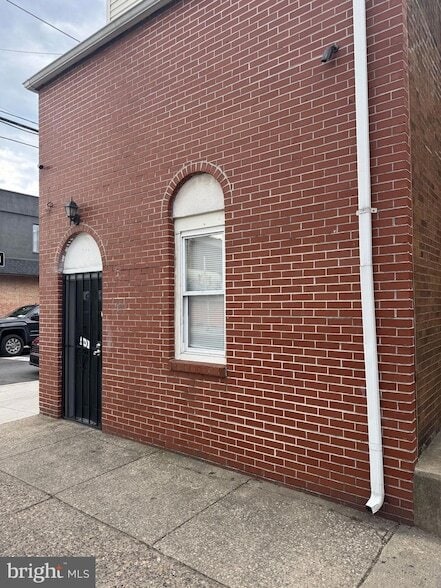 Building Photo - 2268 E Clearfield St