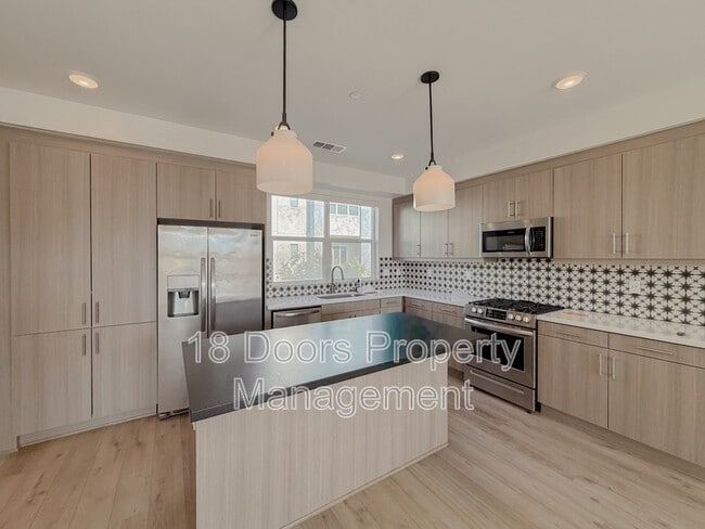 Building Photo - 10482 San Diego Mission Rd