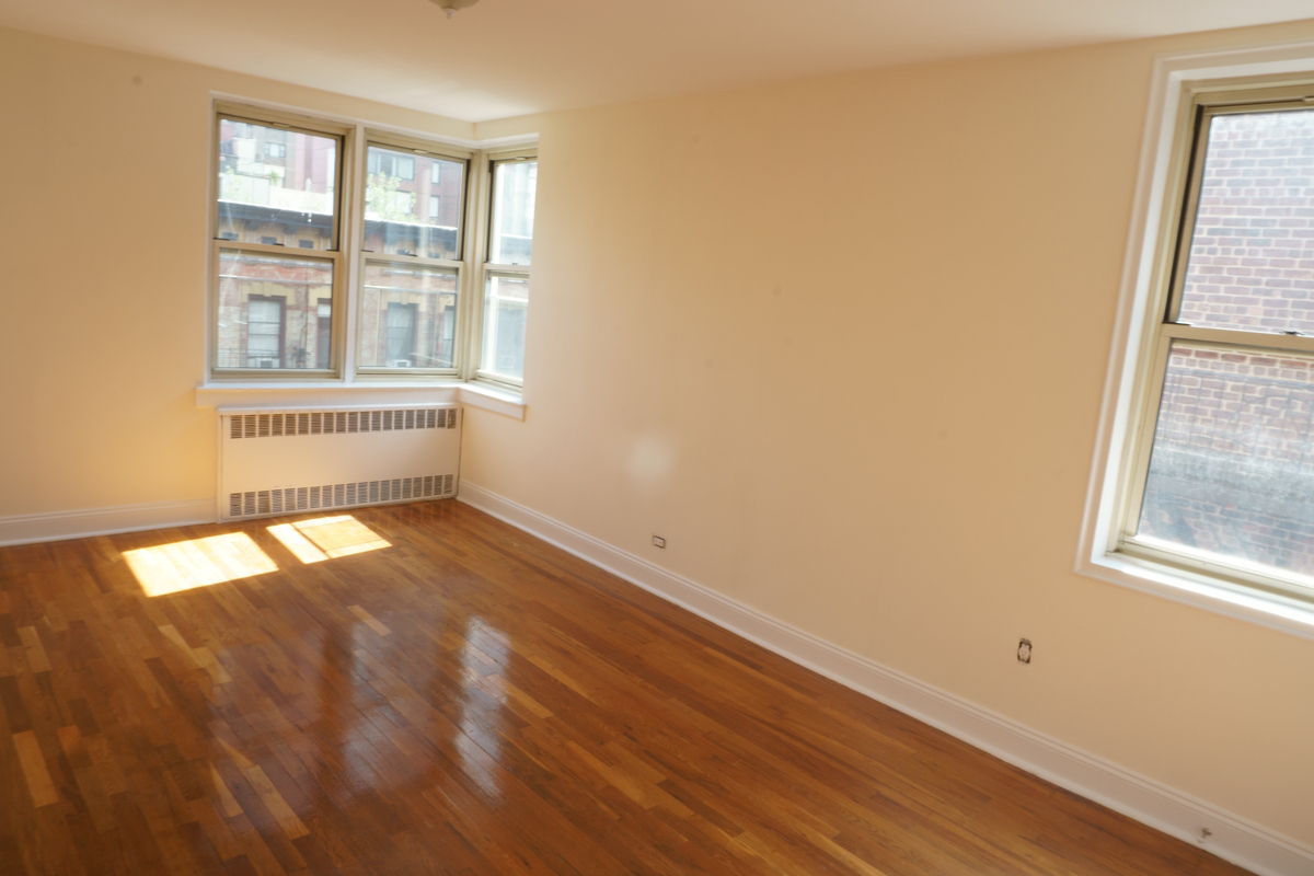 Primary Photo - 29 East End Ave