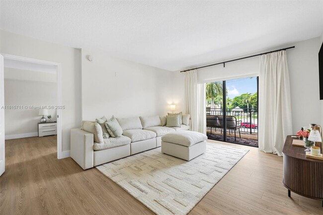 Foto del edificio - 9340 Fontainebleau Blvd