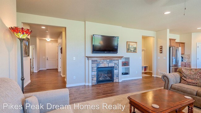 Building Photo - 4 br, 4.5 bath House - 1916 Villa Creek Drive