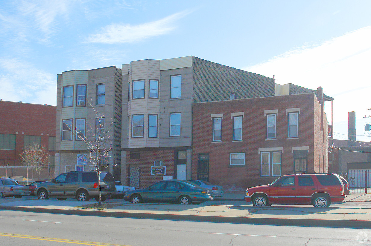 Building Photo - 2611 W Ogden Ave