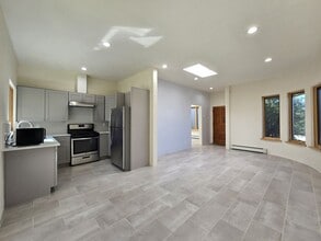 Building Photo - 76 E Wildflower Dr
