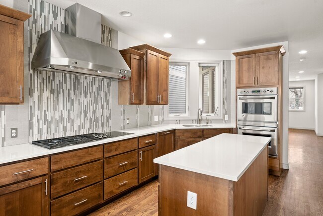 Foto del edificio - 2230 N Washington St