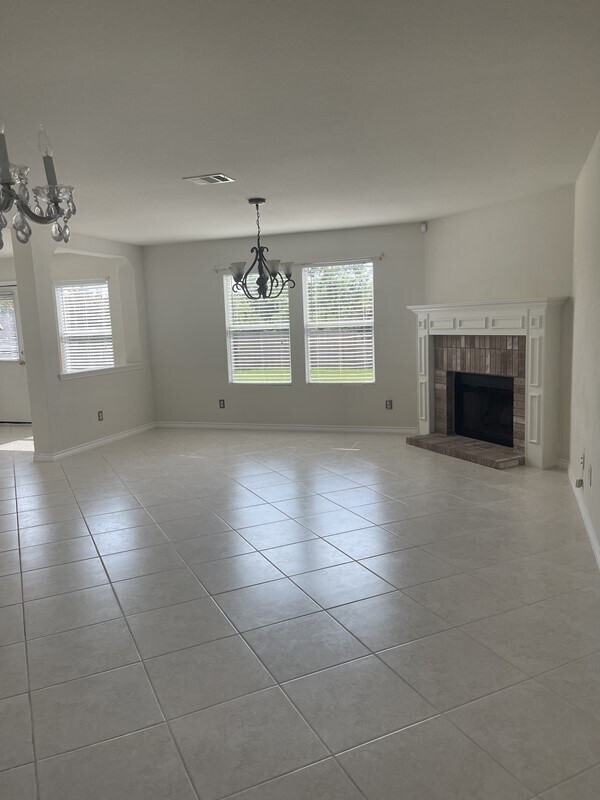 Foto del edificio - 2-STORY 3/2.5/2 IN BULVERDE CREEK