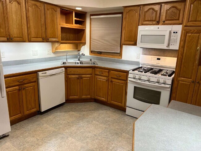 Foto del edificio - 1/2 Off First Month's Rent! - Newly remode...