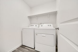 Building Photo - 10314 Valley Vista Dr