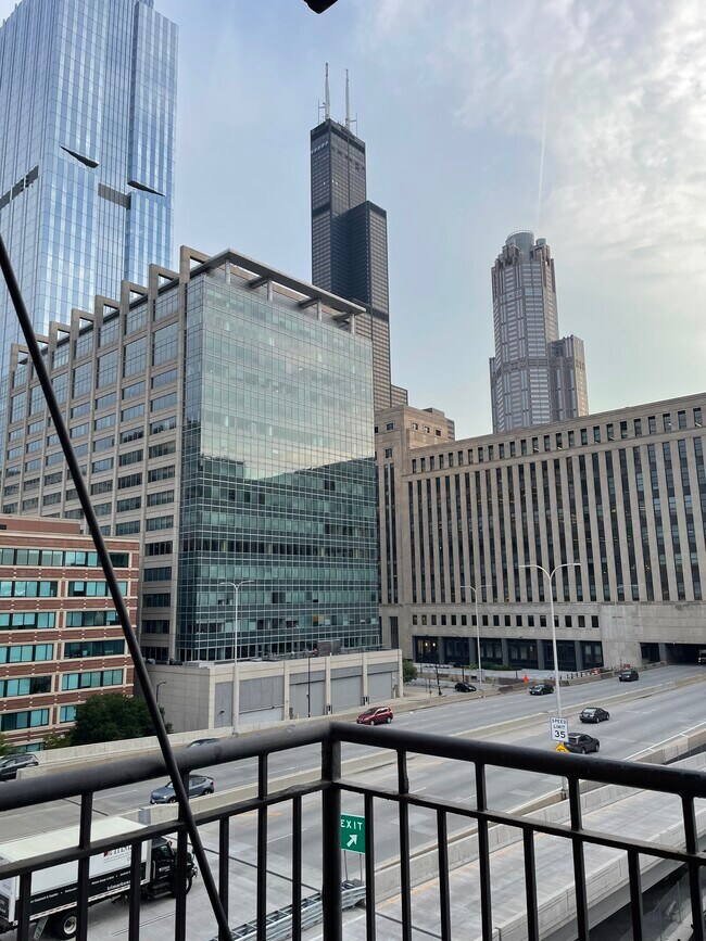 Foto del edificio - 500 S Clinton St