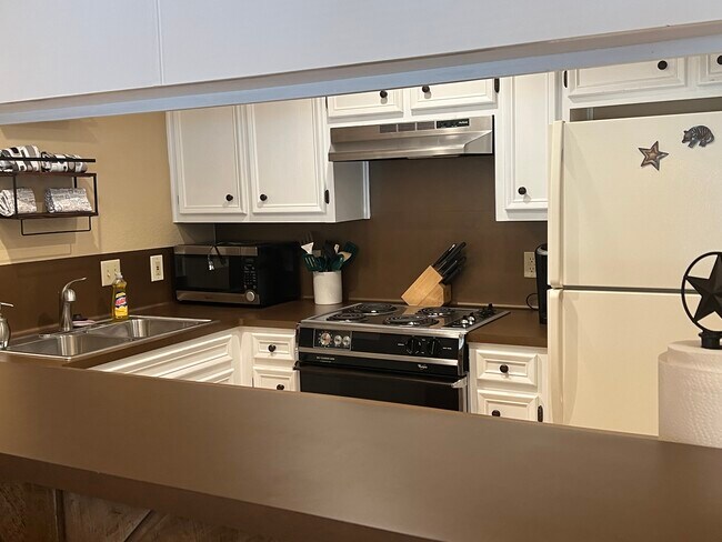 Building Photo - 307 Crestview