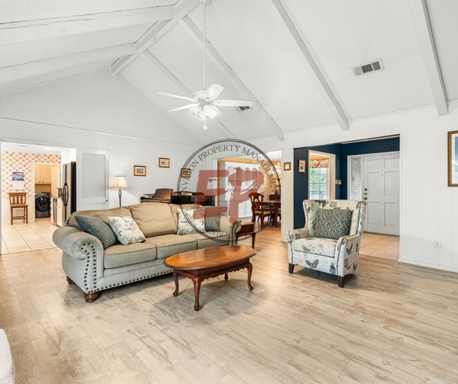Building Photo - 712 Willow Creek Dr