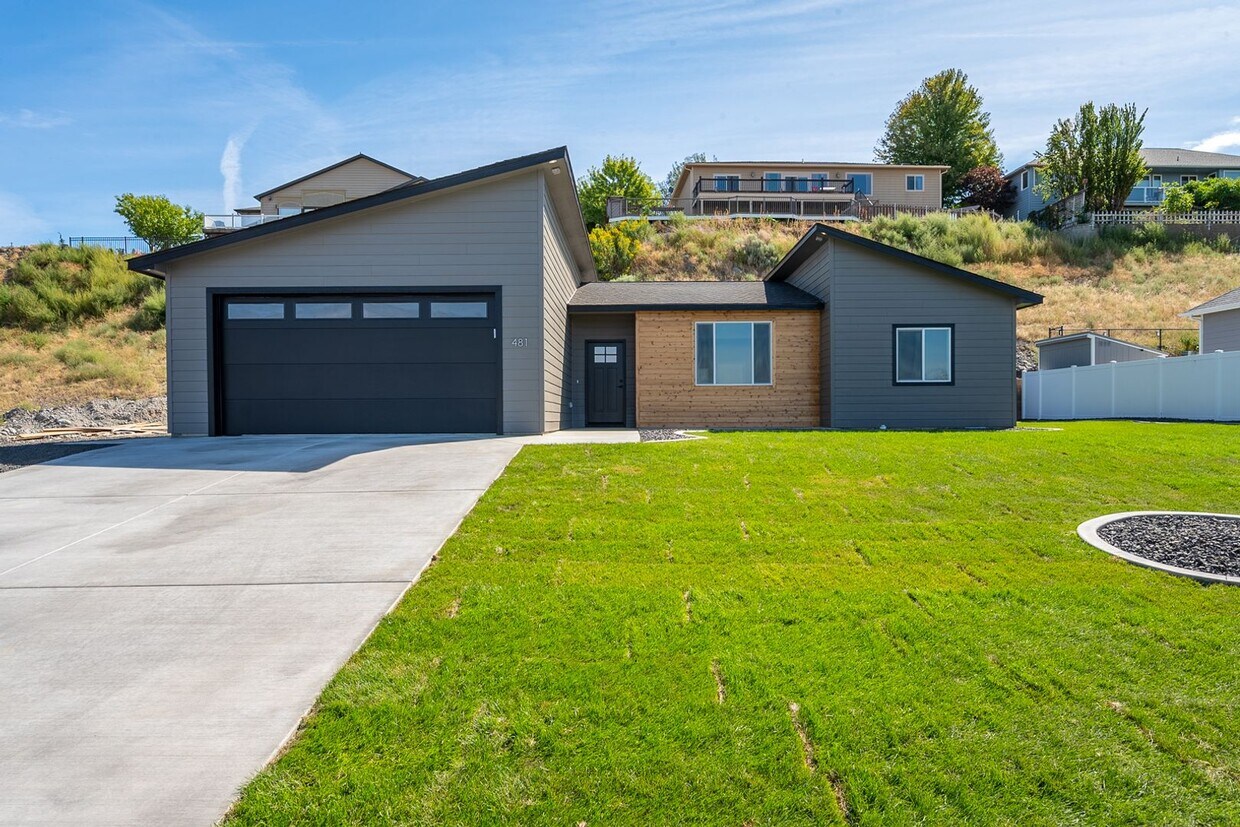 Primary Photo - Brand New 3 Bed, 2 Bath Modern Home in Pel...