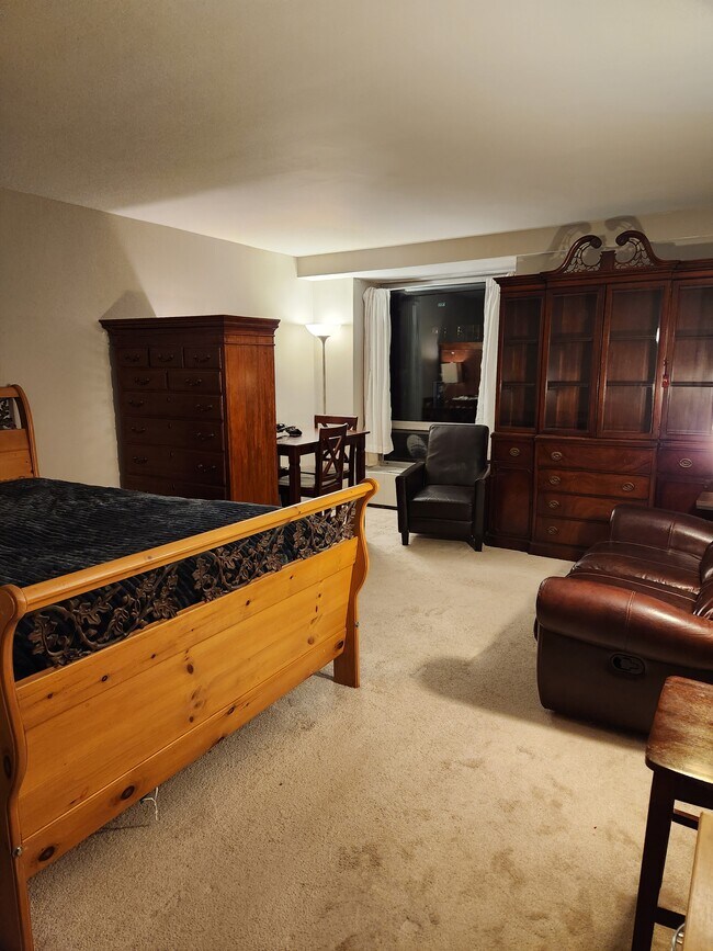 bedroom/living area - 1425 4th St SW