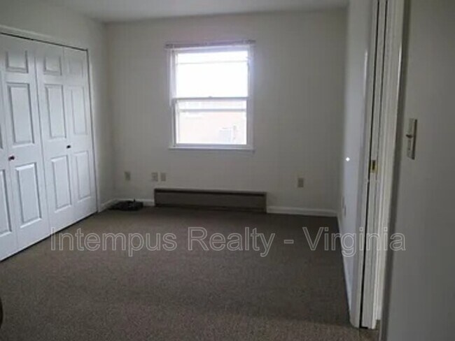 Foto del edificio - 11591 James Madison St