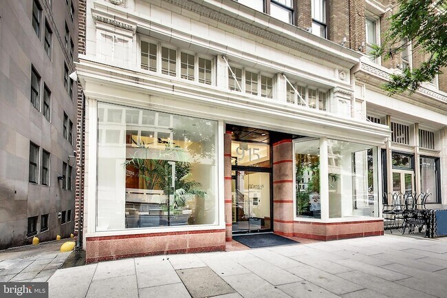 Foto del edificio - 915 E Street NW Unit 613
