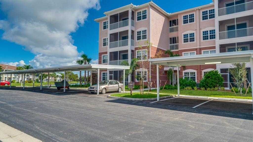 15901 Royal Pointe Ln 307 House Rental in Iona, FL