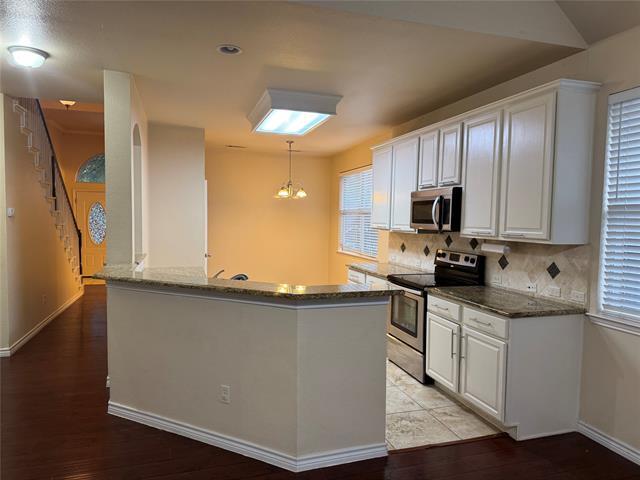 Building Photo - 1730 Cresthill Dr