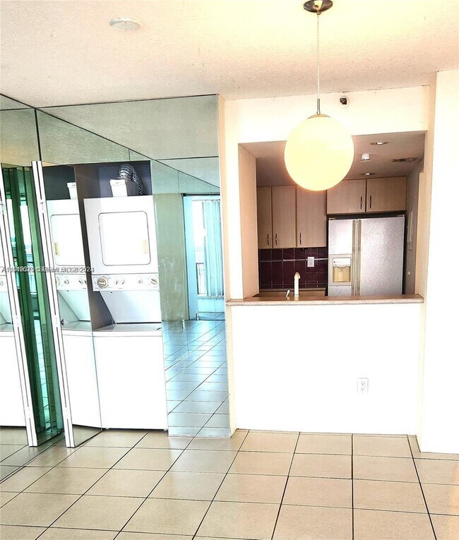 Foto del edificio - 555 NE 15th St