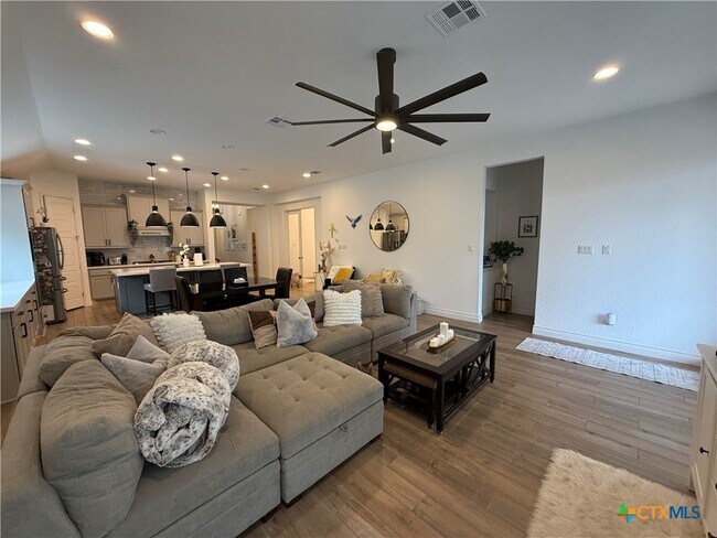 Building Photo - 2216 Prado Dr