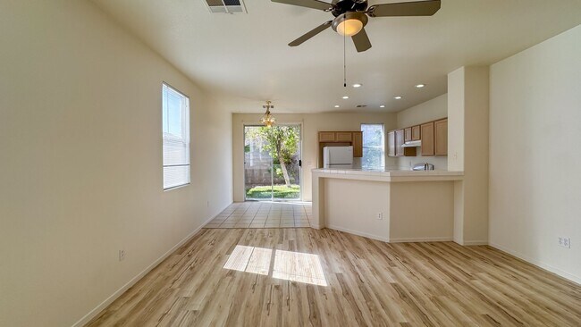 Building Photo - 3 Bed, 2 Bath Single-Story Home in Summerlin