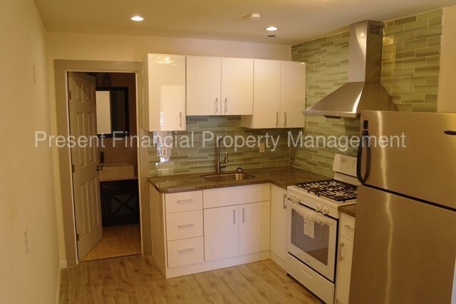 Foto del edificio - 379 Raymond Ave