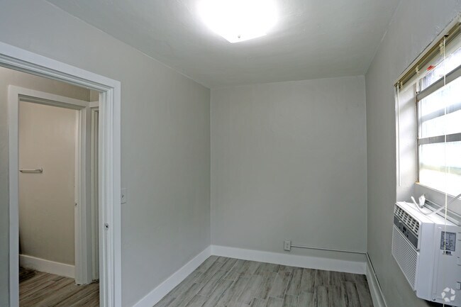 Foto del interior - Poinsettia Place Apartments