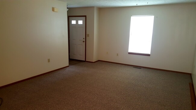 Building Photo - 1845 N Lakeman Dr