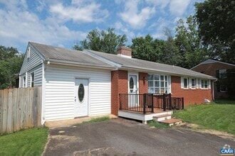 Building Photo - 2219 Greenbrier Dr